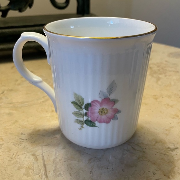 Pair of Wellington Fine China Floral Coffee Mugs - Picture 6 of 6